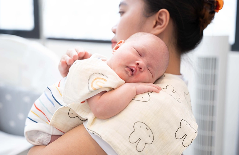 Mẹo gi&uacute;p trẻ sơ sinh ngủ ngon v&agrave;o ban đ&ecirc;m