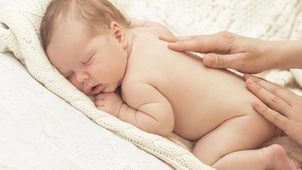 Mẹo gi&uacute;p trẻ sơ sinh ngủ ngon v&agrave;o ban đ&ecirc;m