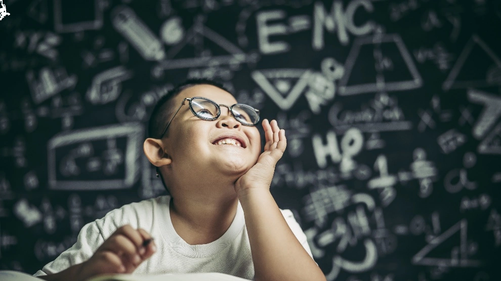 Gen di truyền cũng ảnh hưởng đến chiều cao v&agrave; tr&iacute; n&atilde;o b&eacute;
