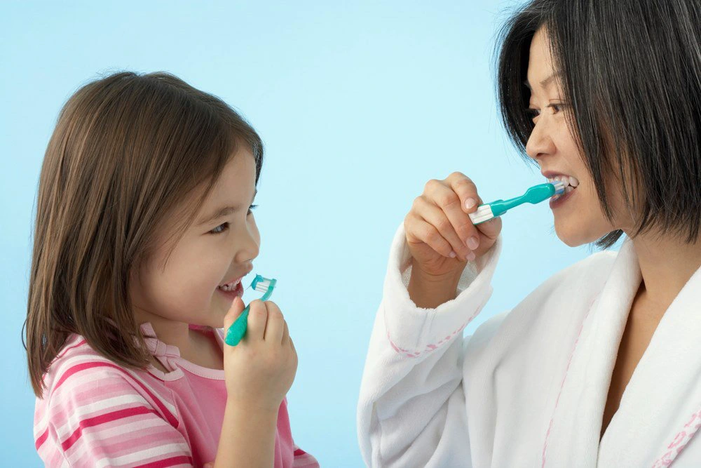 Ba mẹ cần quan tâm chăm sóc sức khỏe răng miệng cho con, nhất là ở độ tuổi mầm non (Nguồn: Internet)
