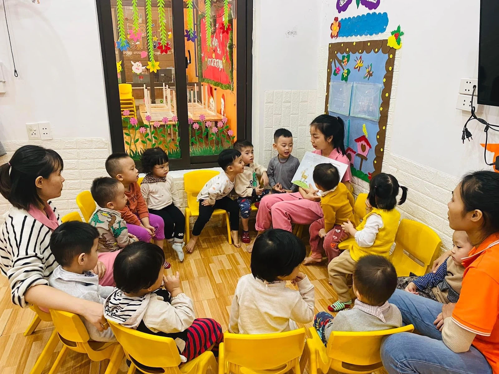 Trường mầm non Sunny Side nuôi dạy các con theo ba tiêu chí: Khỏe mạnh - Hạnh phúc - Vượt trội (Nguồn: Fanpage trường)
