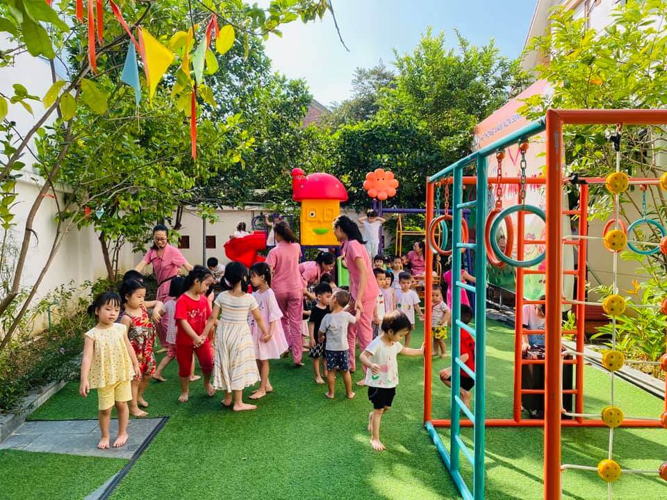 Các con tại trường mầm non Sunny Side được được tham gia các hoạt động vui chơi (Nguồn: Fanpage trường)