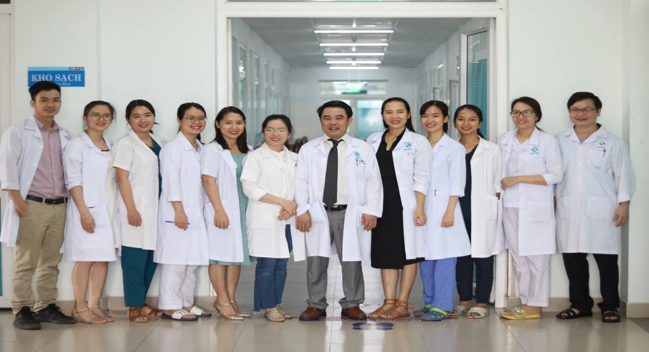 Đội ngũ y bác sĩ tại khoa Sản - Bệnh viện Sản Nhi Quảng Ngãi  (Nguồn: http://sannhiquangngai.com)