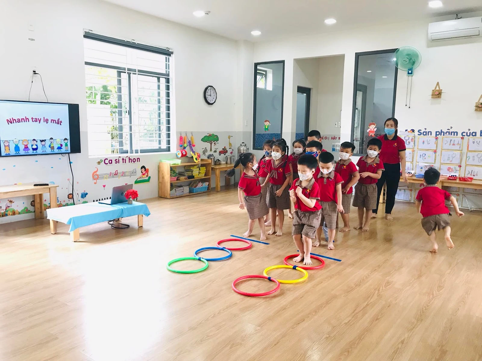 Phương pháp giảng dạy tại trường Misaki phù hợp với từng nhóm lứa tuổi (Nguồn: Fanpage trường)