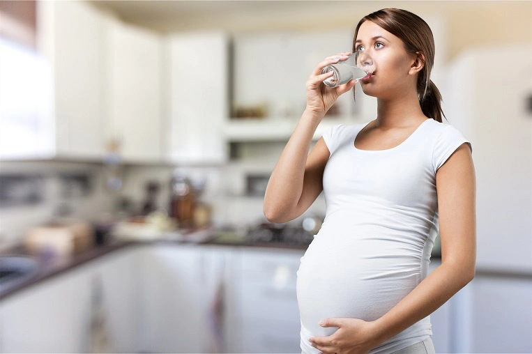 có bầu uống trà sữa được không