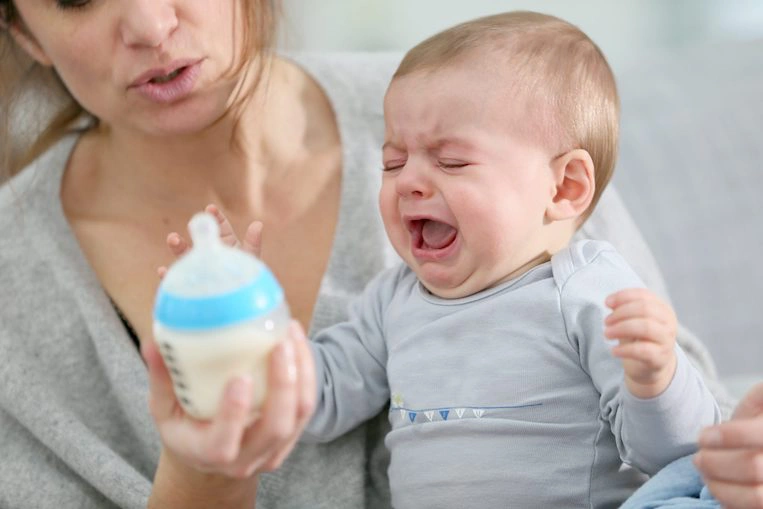 bé bị bất dung nạp lactose