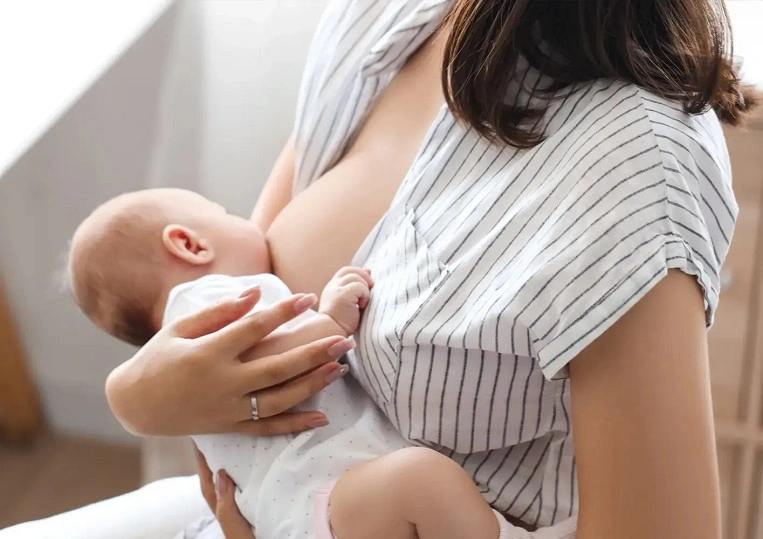 lượng sữa cho bé sơ sinh bú