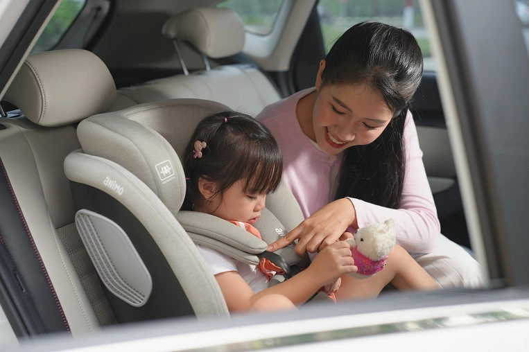 lưu ý sử dụng an toàn ghế ngồi ô tô cho bé 1 tuổi