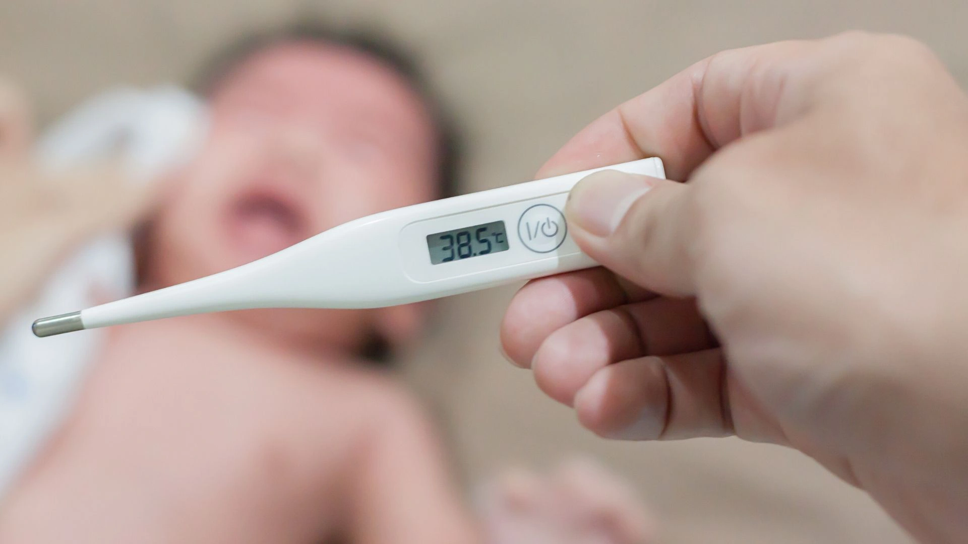 Hậu quả rối loạn tiêu hóa khi sử dụng sữa giả cho trẻ sơ sinh.