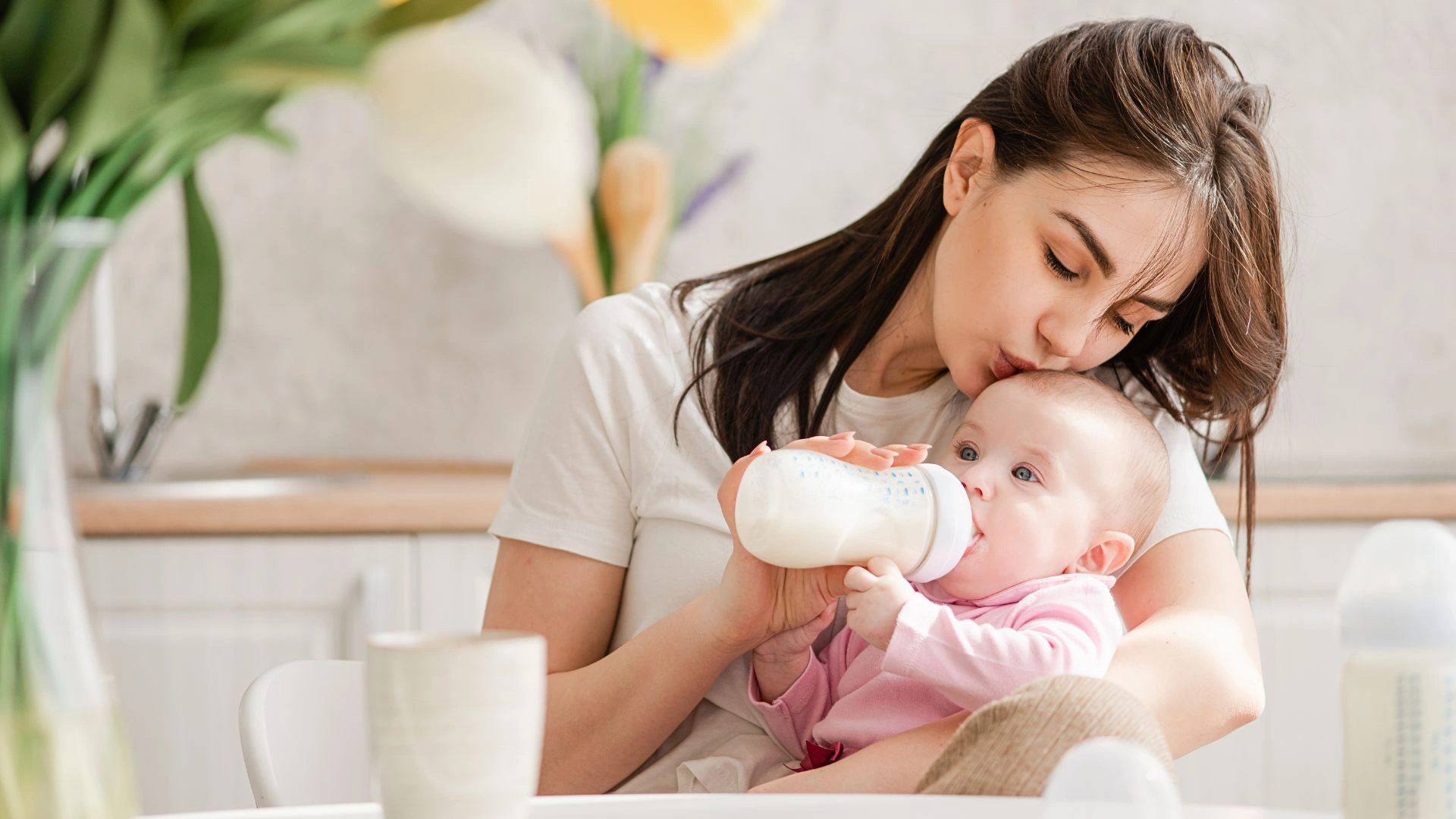 Top th&agrave;nh phần thường xuất hiện trong sữa m&aacute;t cho b&eacute; dưới 1 tuổi bao gồm lợi khuẩn, chất xơ v&agrave; HMO.