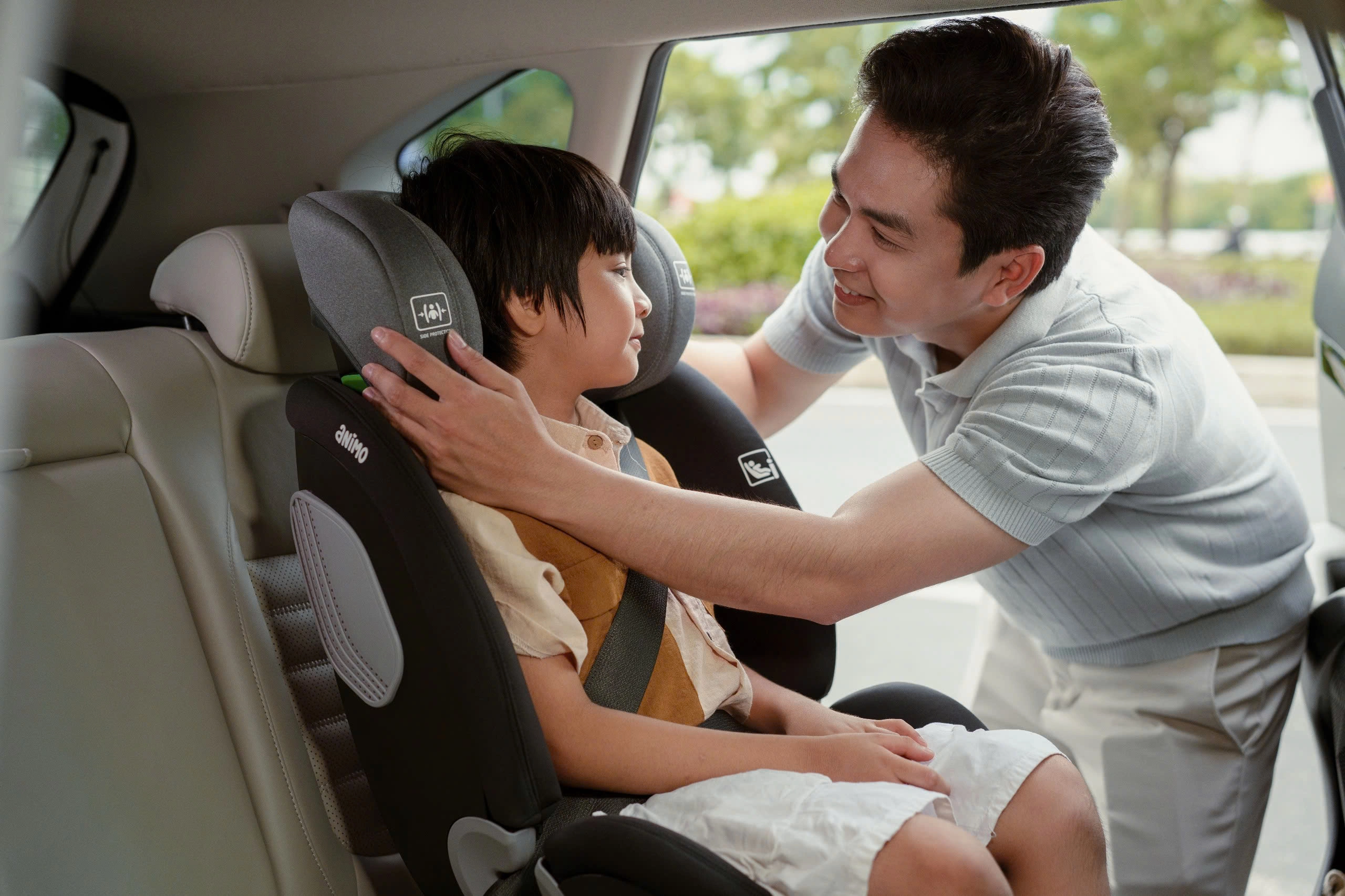 Ba mẹ n&ecirc;n đổi ghế theo chiều cao - c&acirc;n nặng của b&eacute;.