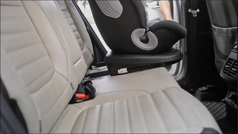 Ghế oto cho trẻ sơ sinh n&ecirc;n c&oacute; ISOFIX để cố định b&eacute; chắc chắn hơn.