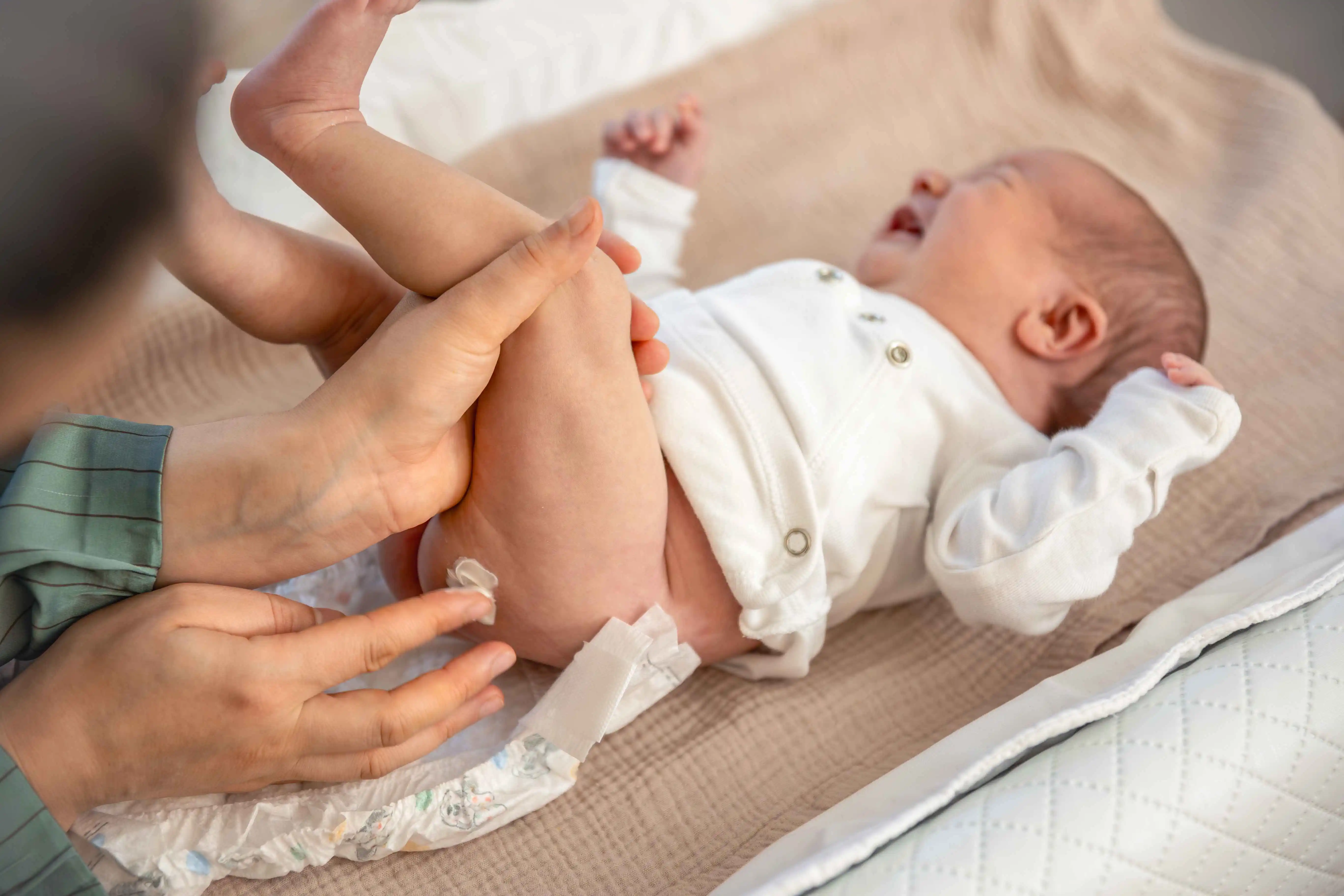 B&ocirc;i kem trị hăm để l&agrave;m dịu da, giảm thiểu triệu chứng hăm t&atilde;.
