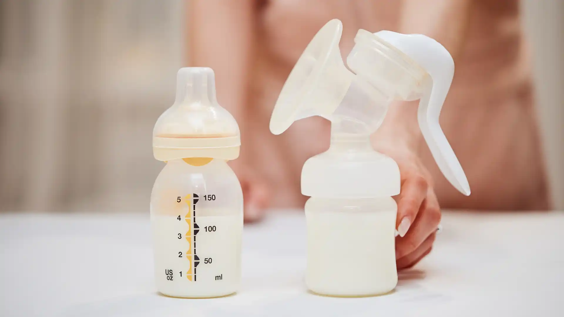 Những mẹ n&agrave;o bị &iacute;t sữa, tắc sữa th&igrave; n&ecirc;n tham khảo c&aacute;c loại m&aacute;y h&uacute;t sữa tốt sau đ&acirc;y.