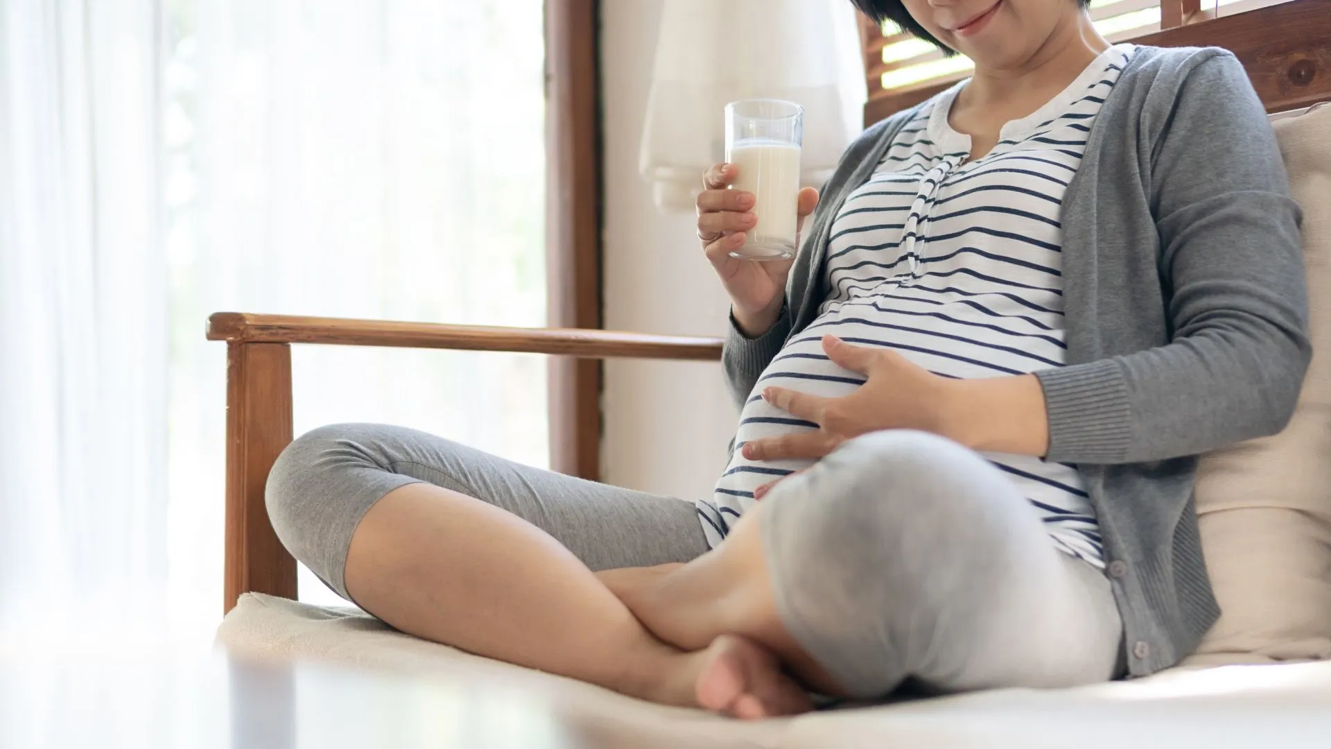 Mua sữa bầu ch&iacute;nh h&atilde;ng để đẩy l&ugrave;i nguy cơ mua phải sữa x&aacute;ch tay k&eacute;m chất lượng.