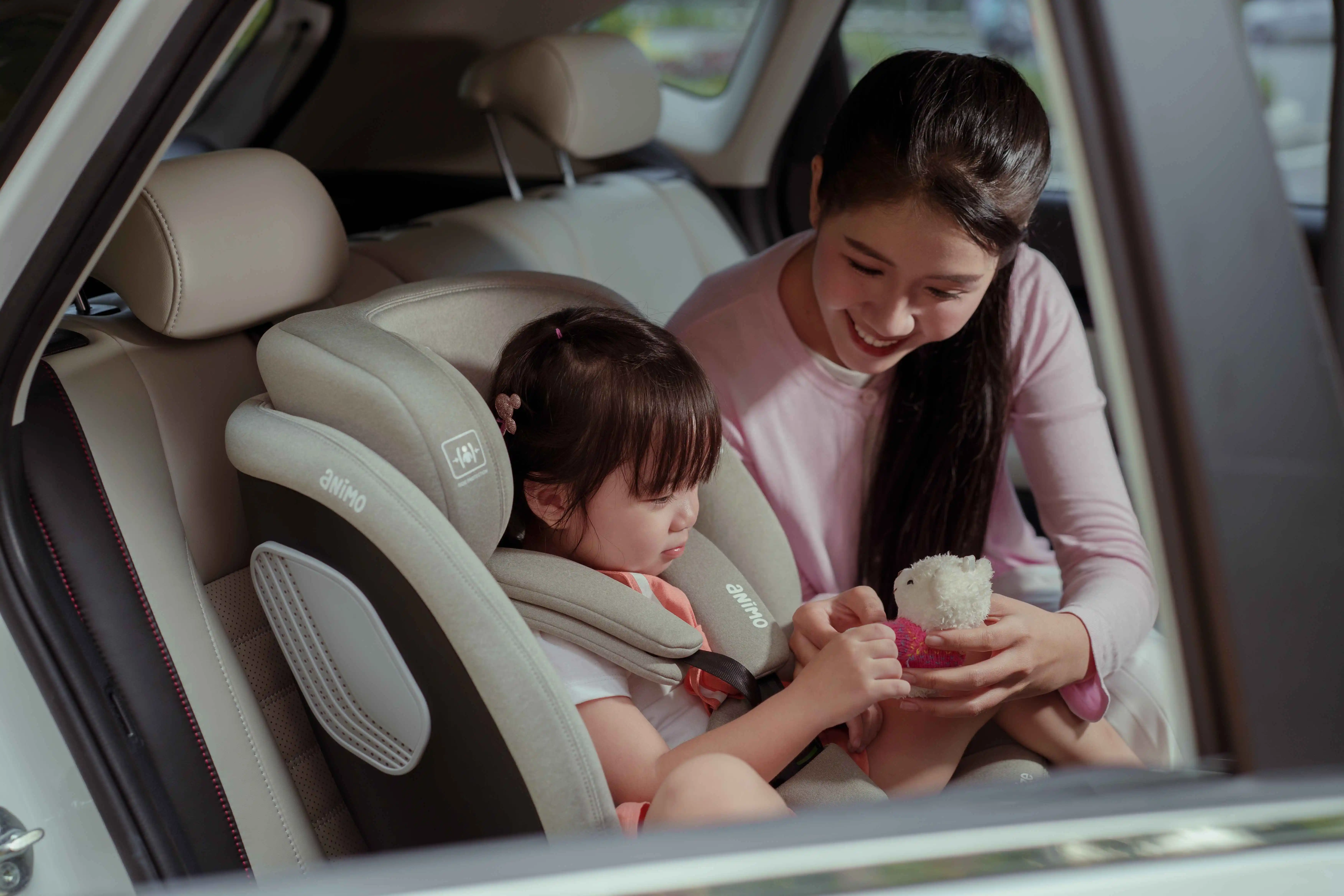 Ghế Animo OneFit ph&ugrave; hợp cho b&eacute; từ 0 - 12 tuổi, tiết kiệm chi ph&iacute; thay đổi ghế thường xuy&ecirc;n.