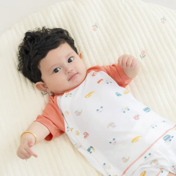 Không chỉ có mẫu mã đẹp mắt, quần áo sơ sinh của Animo còn được làm từ sợi vải an toàn, đáp ứng tiêu chuẩn Nhật Bản.