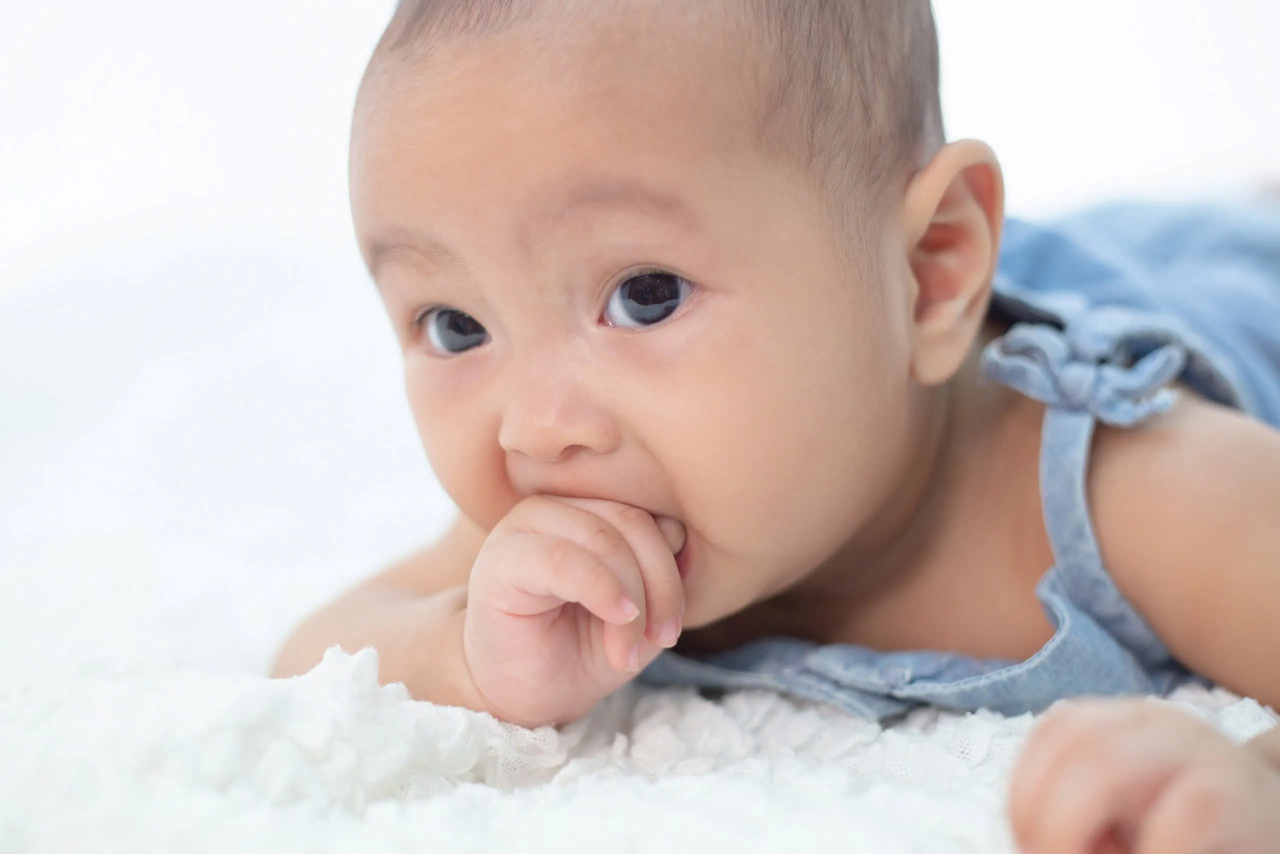 Cần bổ sung DHA cho bé từ mấy tuổi? Bé dưới 6 tháng không cần uống thêm DHA, trừ trường hợp có chỉ định của bác sĩ