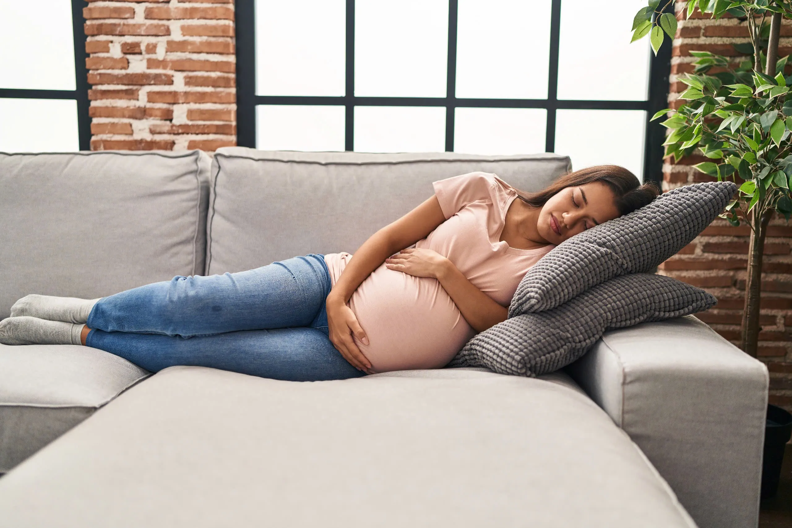 Nếu cho b&agrave; bầu uống qu&aacute; nhiều Canxi, Sắt hay DHA đều sẽ k&eacute;o theo nhiều hệ lụy nguy hiểm.