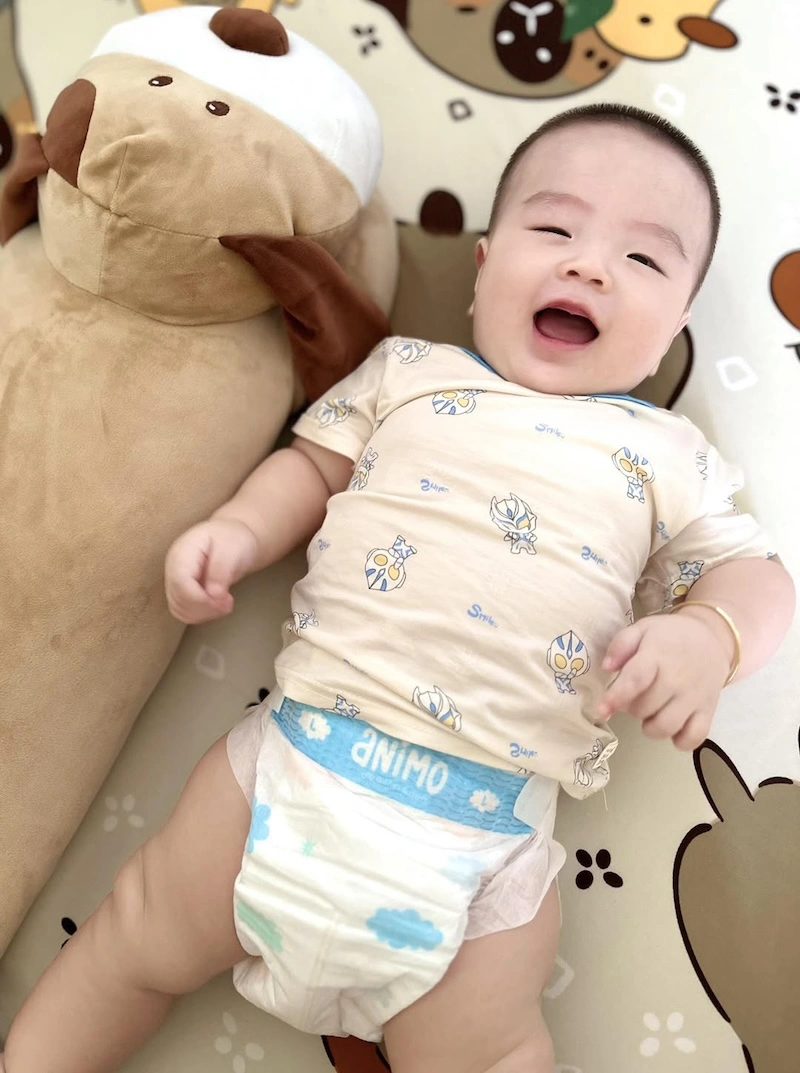 Mẹ n&ecirc;n lựa chọn size bỉm vừa vặn theo c&acirc;n nặng của b&eacute;