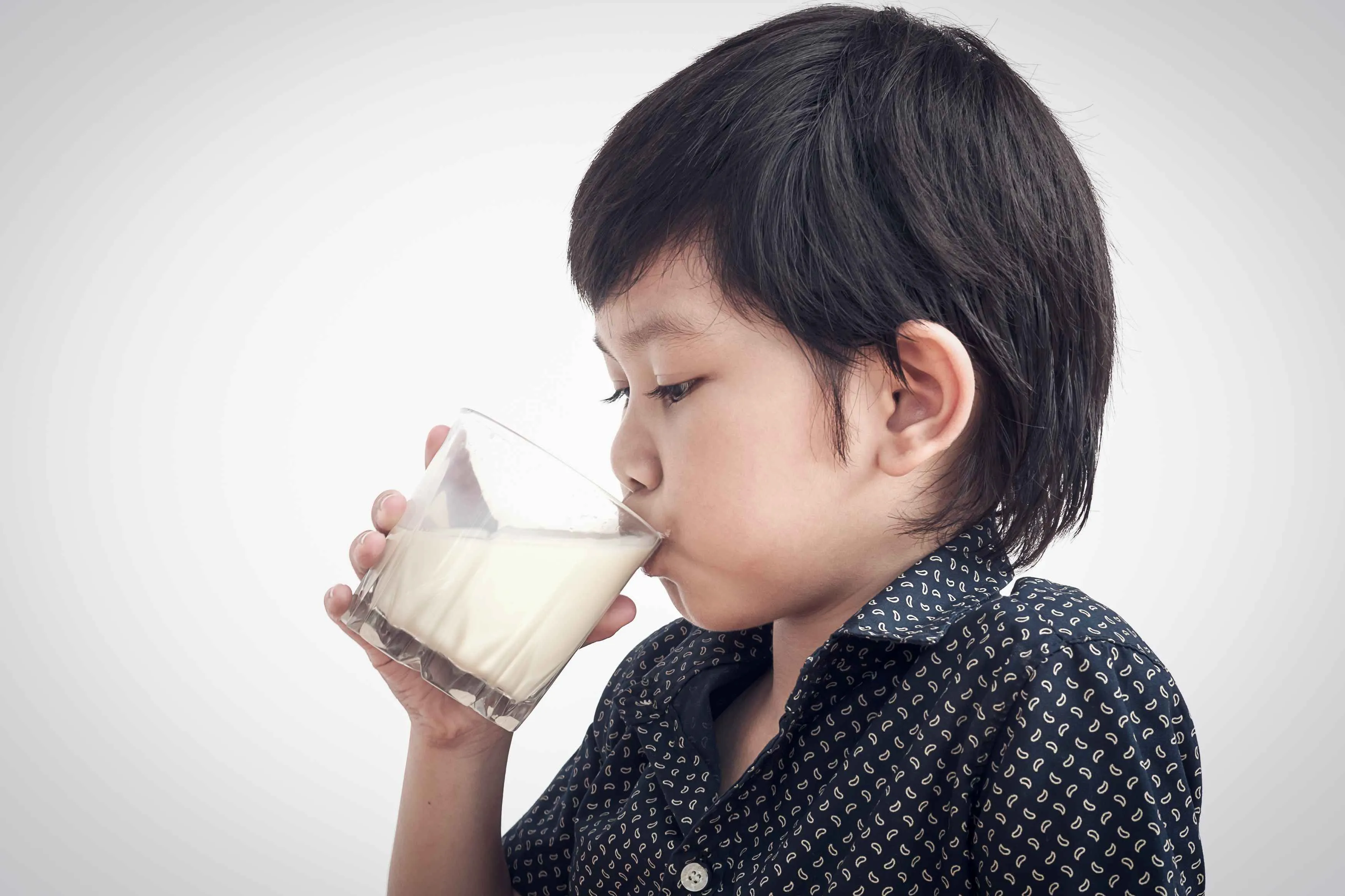 So với siro cho trẻ biếng ăn, sữa c&ocirc;ng thức gi&uacute;p cải thiện vấn đề biếng ăn về l&acirc;u d&agrave;i