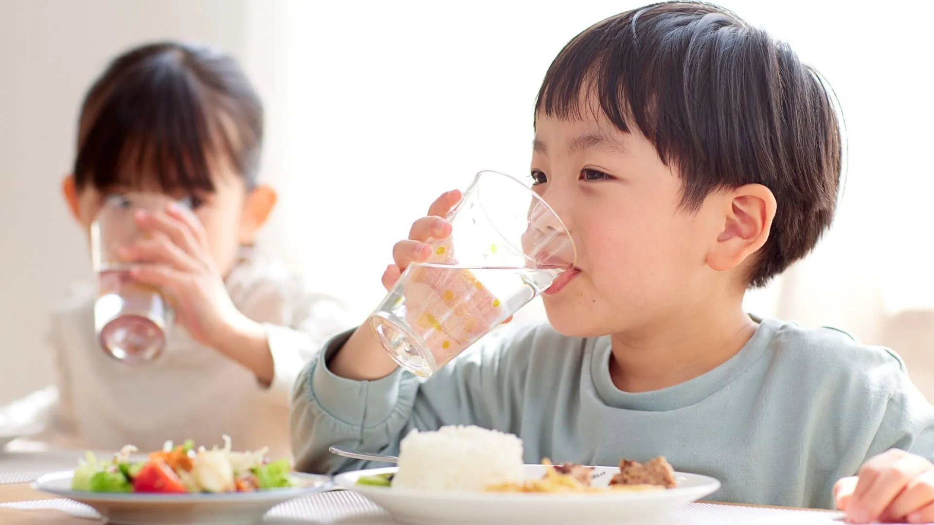 Siro v&agrave; sữa c&ocirc;ng thức l&agrave; giải ph&aacute;p l&yacute; tưởng cho trẻ biếng ăn loại 3.