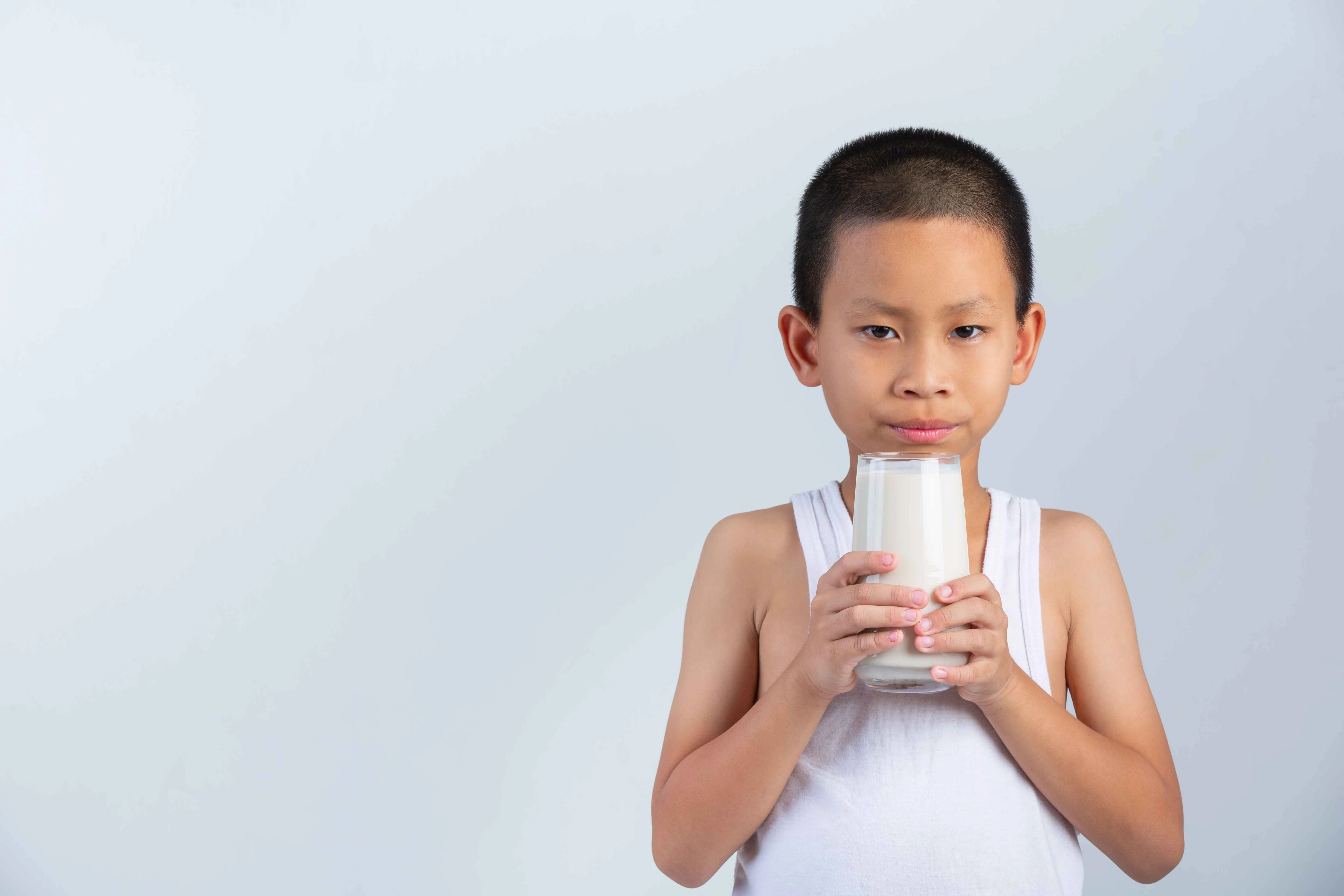 Sữa nhập khẩu ch&iacute;nh h&atilde;ng thường đ&atilde; vượt qua c&aacute;c ti&ecirc;u chuẩn kiểm định gắt gao.