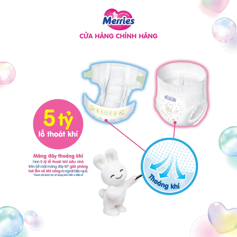 Chọn bỉm có màng đáy thoáng khí để làn da con được "hít thở" dễ chịu suốt mùa lạnh.