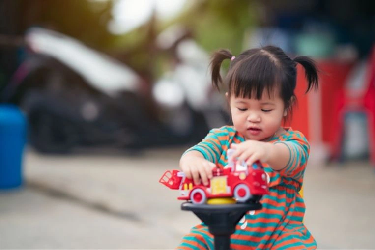 Trẻ sinh mổ cần sữa công thức